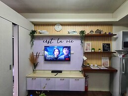 One Bedroom Balcony With Great Location and Value