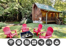 Creekside 2 Bedroom Cabin by RedAwning