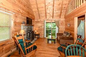 Creekside 2 Bedroom Cabin by Redawning