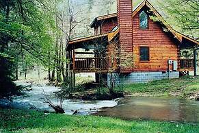 Creekside 2 Bedroom Cabin by RedAwning