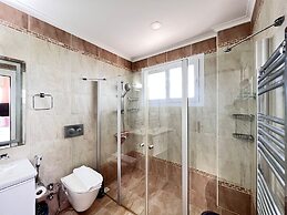 Luxury 7-bed Villa With Pool and Jacuzzi, Fethiye