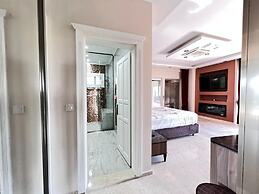 Luxury 7-bed Villa With Pool and Jacuzzi, Fethiye