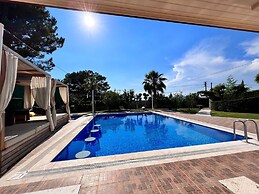 Luxury 7-bed Villa With Pool and Jacuzzi, Fethiye