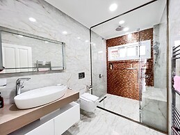 Luxury 7-bed Villa With Pool and Jacuzzi, Fethiye