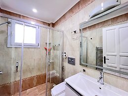 Luxury 7-bed Villa With Pool and Jacuzzi, Fethiye