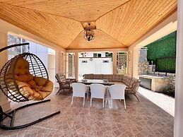 Luxury 7-bed Villa With Pool and Jacuzzi, Fethiye