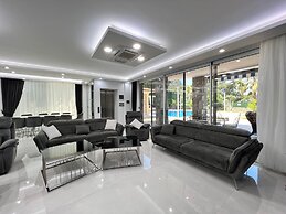 Luxury 7-bed Villa With Pool and Jacuzzi, Fethiye