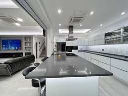 Luxury 7-bed Villa With Pool and Jacuzzi, Fethiye