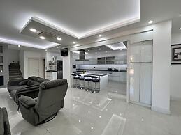 Luxury 7-bed Villa With Pool and Jacuzzi, Fethiye