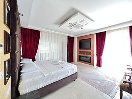 Luxury 7-bed Villa With Pool and Jacuzzi, Fethiye