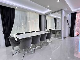 Luxury 7-bed Villa With Pool and Jacuzzi, Fethiye