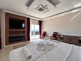 Luxury 7-bed Villa With Pool and Jacuzzi, Fethiye