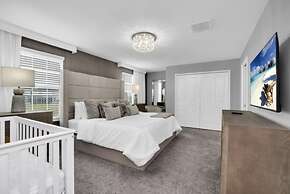 Pelican Large Pool Home in Orlando