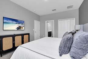 Pelican Large Pool Home in Orlando