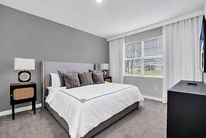 Pelican Large Pool Home in Orlando