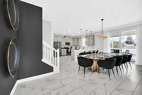 Pelican Large Pool Home in Orlando