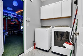 Pelican Large Pool Home in Orlando