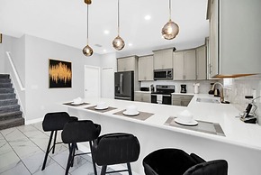 Pelican Large Pool Home in Orlando