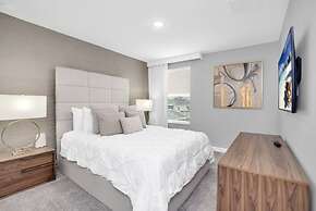 Pelican Large Pool Home in Orlando