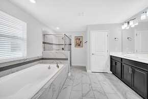 Pelican Large Pool Home in Orlando