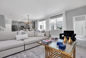 Pelican Large Pool Home in Orlando