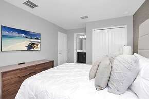 Pelican Large Pool Home in Orlando