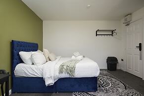 BV Royal Comfy Studiosuite Queensgate Huddersfield