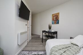 BV Royal Comfy Studiosuite Queensgate Huddersfield