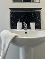 BV Royal Comfy Studiosuite Queensgate Huddersfield