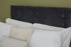 BV Royal Comfy Studiosuite Queensgate Huddersfield