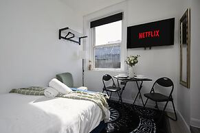 BV Royal Comfy Studiosuite Queensgate Huddersfield