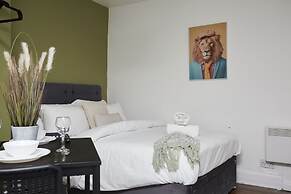 BV Royal Comfy Studiosuite Queensgate Huddersfield