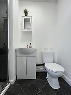 BV Royal Comfy Studiosuite Queensgate Huddersfield