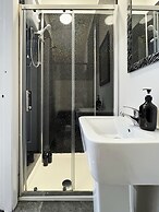 BV Royal Comfy Studiosuite Queensgate Huddersfield