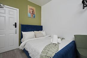 BV Royal Comfy Studiosuite Queensgate Huddersfield