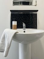 BV Royal Comfy Studiosuite Queensgate Huddersfield