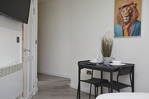 BV Royal Comfy Studiosuite Queensgate Huddersfield