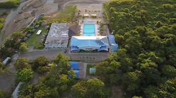 LaSersita Casitas and Water Spa Beach Resort by Cocotel