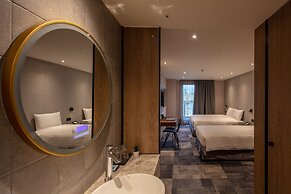 Roaders Plus Hotel Theme