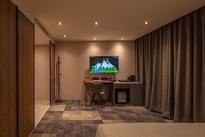 Roaders Plus Hotel Theme