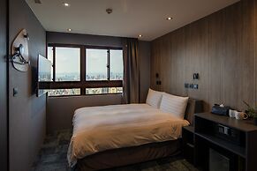 Roaders Plus Hotel Taipei Station