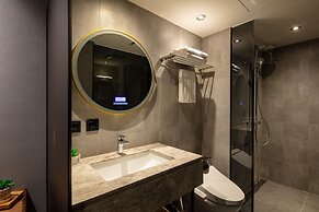 Roaders Plus Hotel Taipei Station