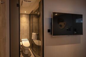 Roaders Plus Hotel Taipei Station