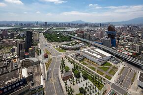 Roaders Plus Hotel Taipei Station