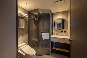 Roaders Plus Hotel Taipei Station