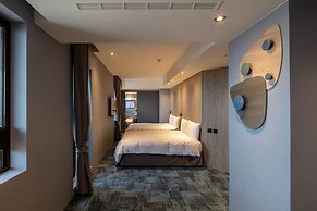 Roaders Plus Hotel Taipei Station
