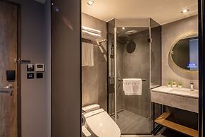 Roaders Plus Hotel Taipei Station