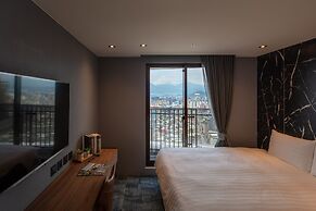 Roaders Plus Hotel Taipei Station