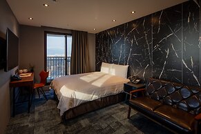 Roaders Plus Hotel Taipei Station