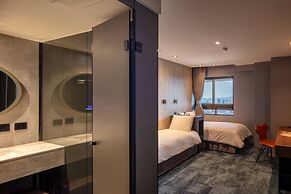 Roaders Plus Hotel Taipei Station